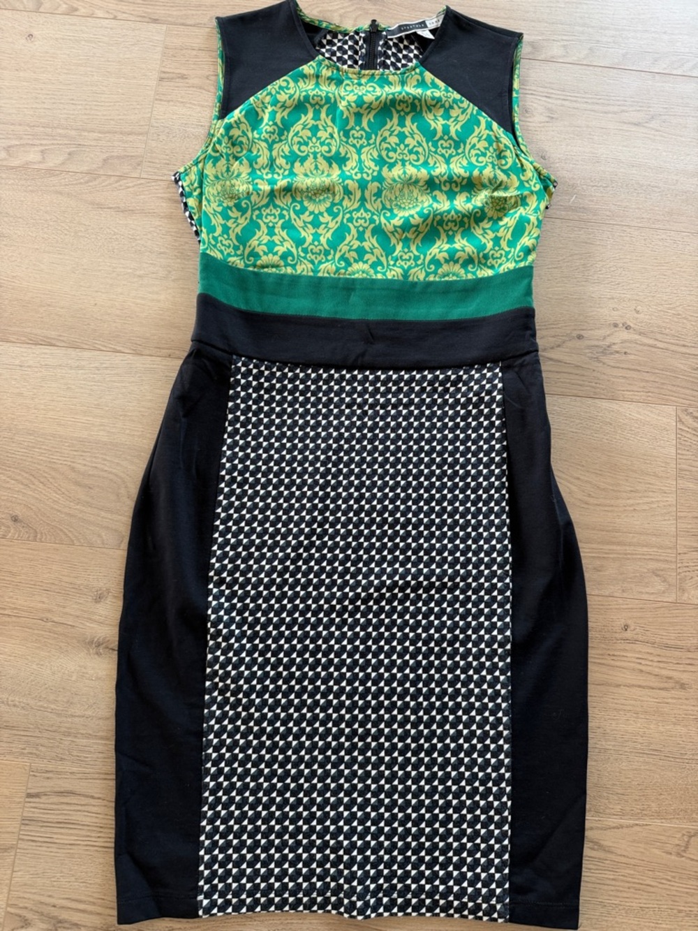 Sportmax Green & Black Patterned Midi Sheath Dress. Size S